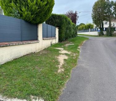 Crecy-la-Chapelle Casa | Maisonnette Migahome