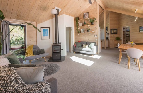 Nelson Casa | Maitai Magic - Nelson Holiday Home