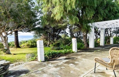 Augusta Casa | Maizies View - A Hidden Gem - Maizies View - Lovingly renovated 1950s character home with a view