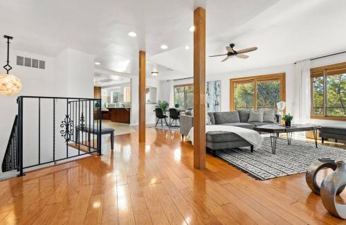Poway Casa | Majestic 5BR Villa with Guesthouse, Pool & Spa