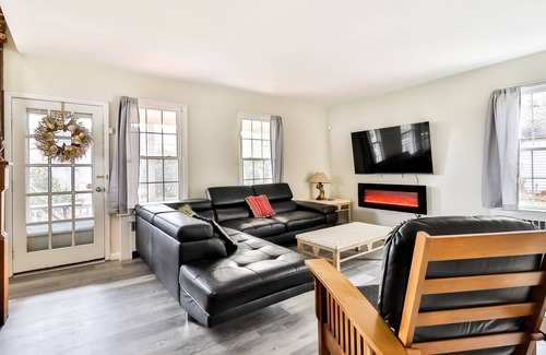 Haines Falls Casa | Majestic 6br Koi Pond Game Room in minutes from Hunter MT