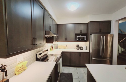 Thorold Casa | Majestic Elegance at The Falls-15 min to Niagara Falls