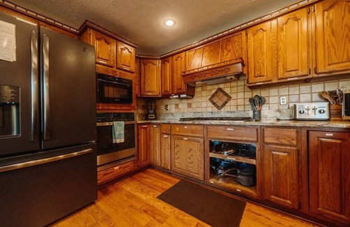 New Plymouth Casa | Majestic & Exclusive Country Home in Hocking Hills