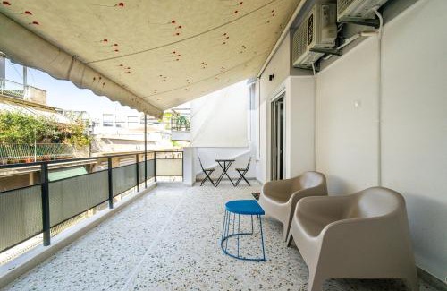Platia Viktorias Apartamento | Majestic Flat with Huge Terrace in the City Center