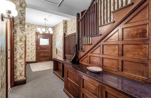 Downtown Buffalo Condominio | Majestic Historic Mansion in Allentown