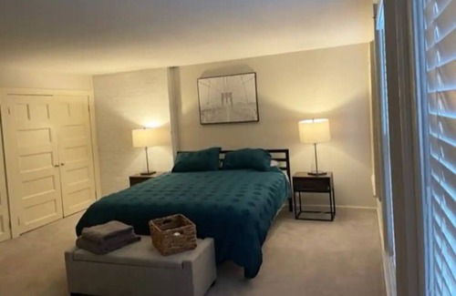 Downtown Buffalo Condominio | Majestic Historic Mansion in Allentown