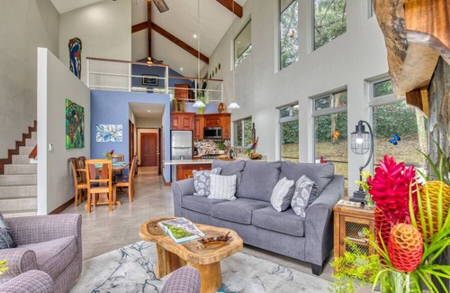 Tronadora Casa | Majestic Lake & Volcano Views 2 King Suites!