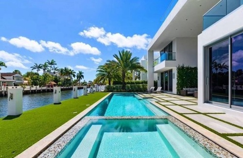 Bermuda Riviera Casa | Majestic Luxurious Waterfront Villa w/ Private Theater
