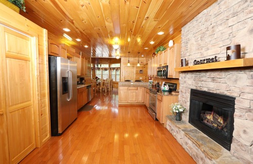 Gatlinburg - Pigeon Forge Cabina | Majestic Manor - Five Bedroom Cabin