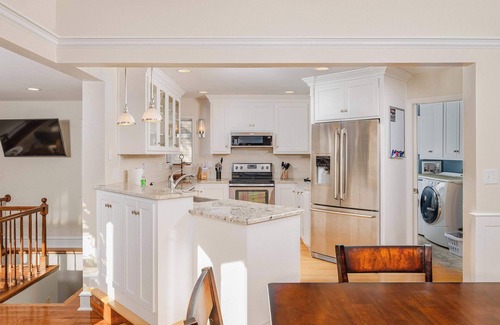 Appleton Casa | Majestic Mansion on State - Sleeps 13