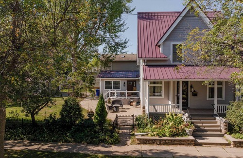 Appleton Casa | Majestic Mansion on State - Sleeps 13