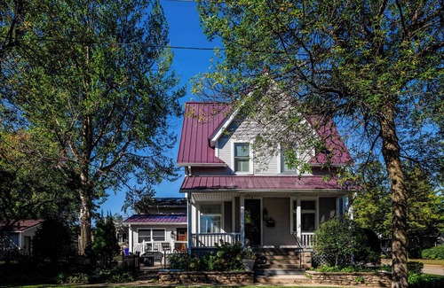 Appleton Casa | Majestic Mansion on State - Sleeps 13