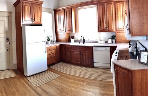 Lansing Casa | Majestic Mississippi River Views! Booking for October!