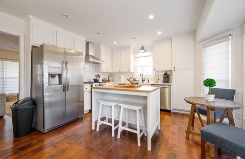 Woodstock Casa | Majestic Modern Home Quick Access to DT Woodstock