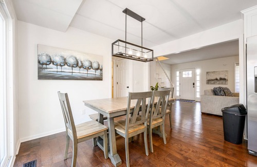 Woodstock Casa | Majestic Modern Home Quick Access to DT Woodstock