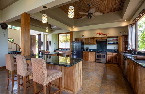 Valle Pura Vida Casa | Majestic Mountain and Ocean Views with Wonderful Wildlife-The Rainforest Estate