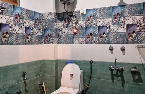 Kasol Casa | Majestic Mountain Bhaiji Guest House