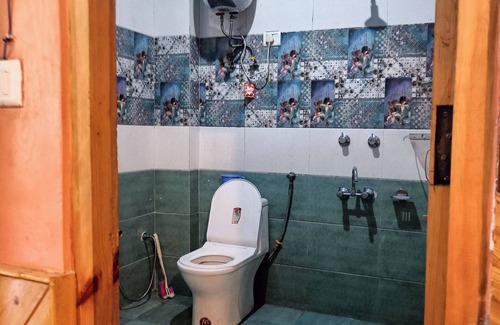 Kasol Casa | Majestic Mountain Bhaiji Guest House