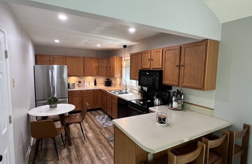 McGaheysville Casa | Majestic Mountain House with Game room, deck, 2 mins from ski slopes