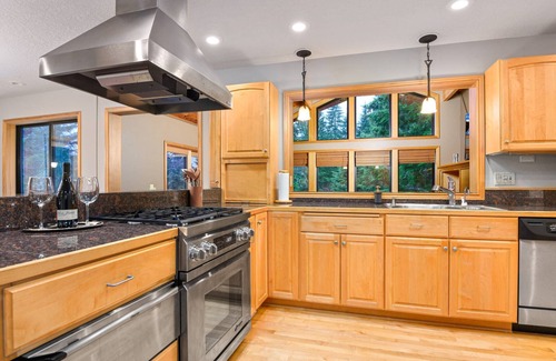 Rhododendron Casa | Great Deals on Summer Stays!