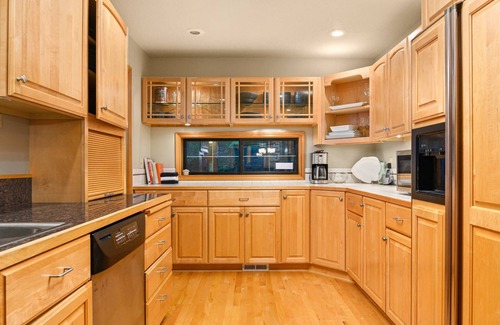 Rhododendron Casa | Great Deals on Summer Stays!