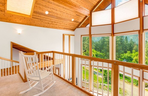 Leavenworth Casa | Majestic Mountain Views from Every Window