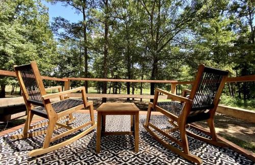 Boles Casa | Majestic Nordic Tiny House with Private Deck, Grill and Fire Pit in Arkansas
