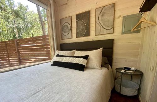 Boles Casa | Majestic Nordic Tiny House with Private Deck, Grill and Fire Pit in Arkansas