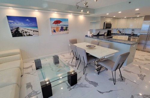 La Gorce Apartamento | Majestic Oceanfront 3 Bedroom Views Every Room Large Corner Apartment - 901