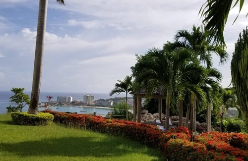 Ocho Rios Condominio | Majestic Ocho Rios Ocean View City Center Condo!