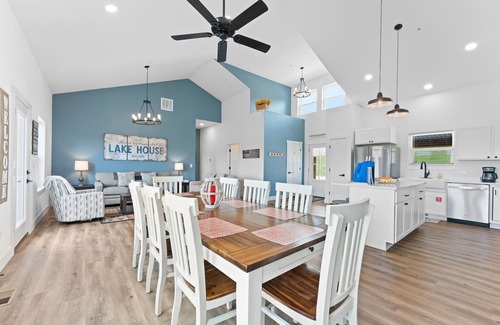 Table Rock Casa | Majestic On Tablerock 5 Bedroom Home by RedAwning