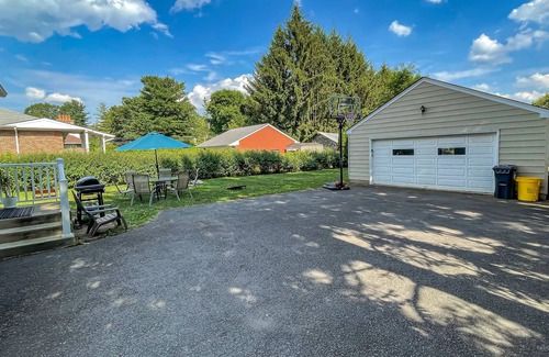 Princeton Casa | Majestic Princeton Home Arcade Big Yard 4BR