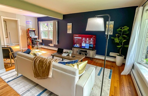 Princeton Casa | Majestic Princeton Home Arcade Big Yard 4BR