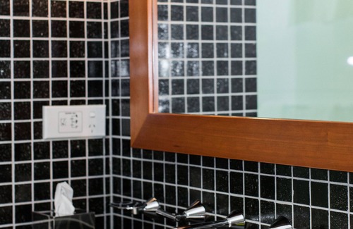 Adelaide Central Business District Hotel | Majestic Roof Garden Hotel