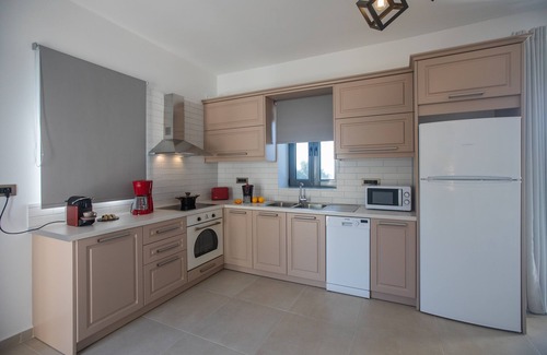 Antipata Villa | A ESTRENAR: Villa Majestic Stone, piscina privada con vista al mar