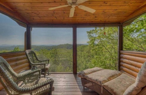 Blue Ridge Cabina | Majestic Sunrise by Escape to Blue Ridge