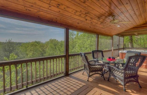 Blue Ridge Cabina | Majestic Sunrise by Escape to Blue Ridge