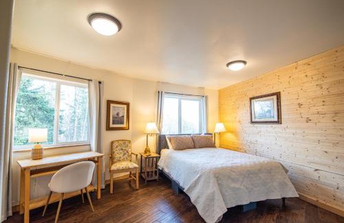 Knik-Fairview Casa | Majestic View Roundhouse - Peace Room