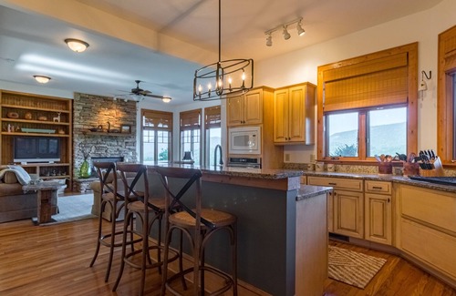 Cullowhee Condominio | Majestic views from this fabulous condo in Trillium Links & Lake Club community!