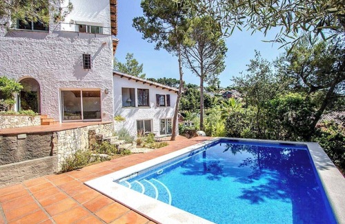 Palleja Villa | Majestuosa Villa y Vistas - ¡a 30km de Barcelona!