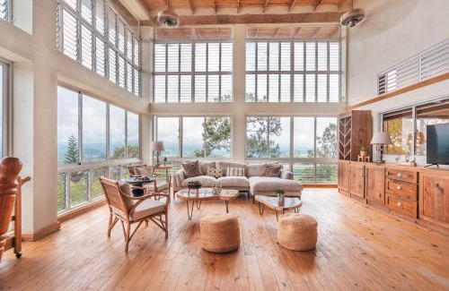 La Vega Province Villa | Majestic villa with stunning views in Jarabacoa