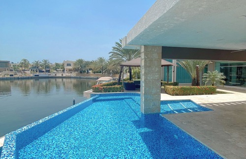 Lecherías Casa | Majestuosa Villa en Lecheria -Anzoategui