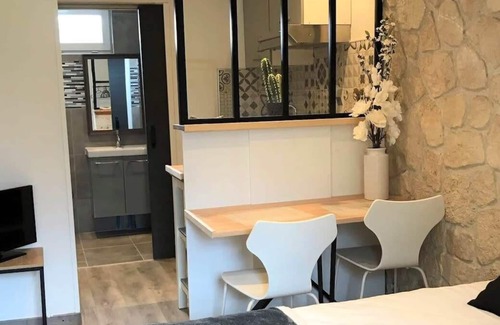 Ambilly Apartamento | MajorBnB /Deco studio near Geneva with parking D1
