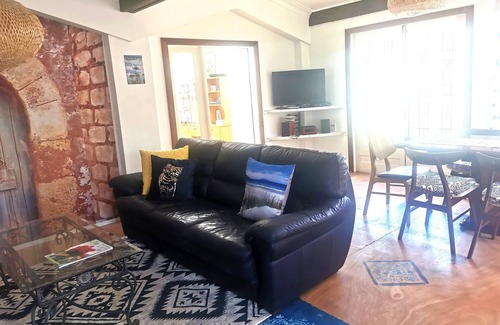 Waimarama Apartamento | Make memories in this artists quarters. Blue mosaic place - start to explore HB.