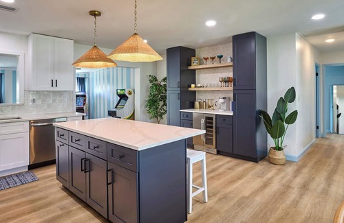 Florida North Atlantic Coast Casa | Make Waves in PBG, dip pool, game room, fire pit