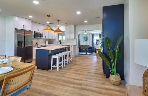 Florida North Atlantic Coast Casa | Make Waves in PBG, dip pool, game room, fire pit