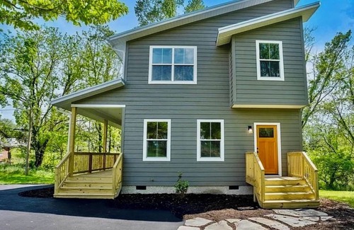 Canton Casa | Make Your Colorful Fall Memories in Lovely Canton, NC - Minutes from Asheville.