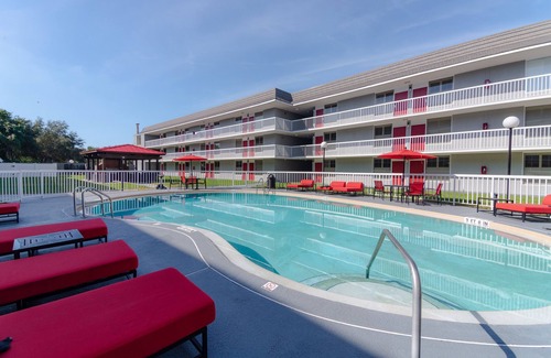 Ocala Apartamento | Make Your Trip More Enjoyable! Pets Allowed, Onsite Pool, Free Breakfast