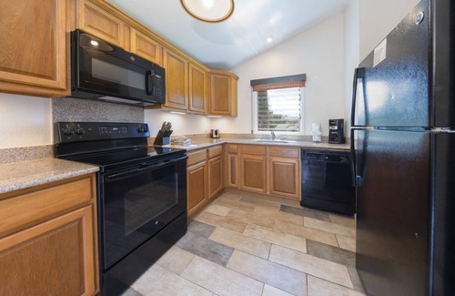 Princeville Hotel | Make Your Trip More Enjoyable! 2 Relaxing Units, Onsite Pool and Free Parking!