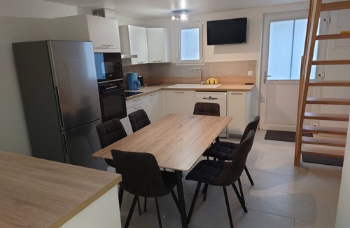 Chilleurs-aux-Bois Casa | Make yourself at home! Quiet, functional accommodation, sports and games area.